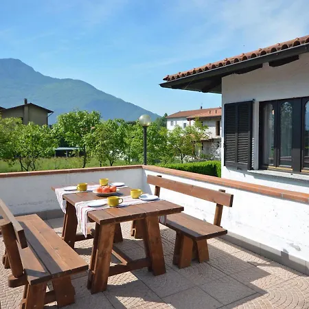 Casa Mario Spacious Garden Apartments, Lägenhet Domaso