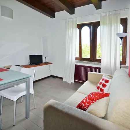 Casa Mario Spacious Garden Apartments, Domaso